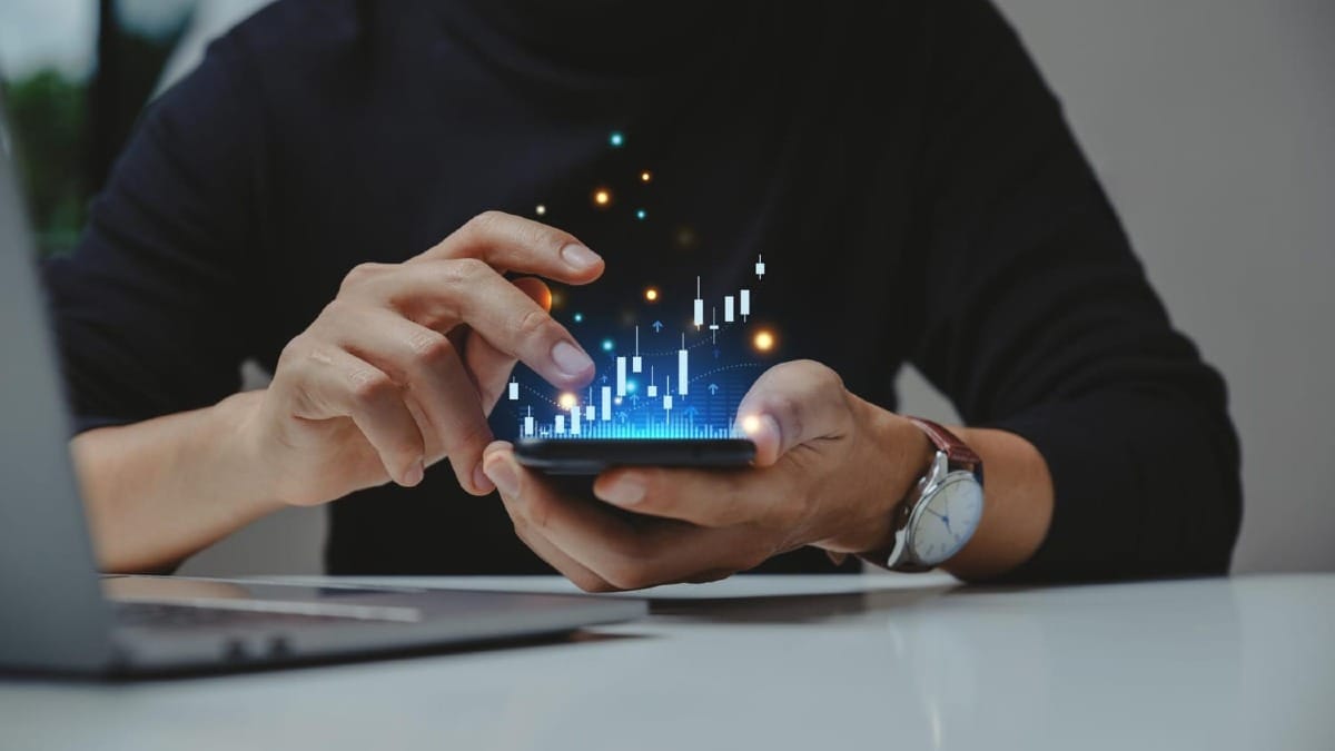 Best Brokerage for Young Professionals (Ages 25-35)